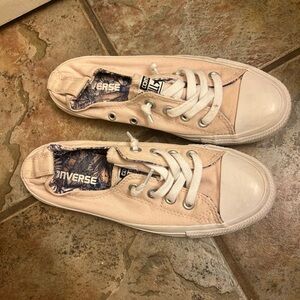 Converse women’s pink Canvas Sneakers